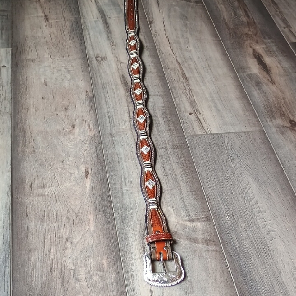 Nocona Brown and Silver Belt Bag - Picture 2 of 13